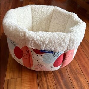 Frisco Sherpa Self-Warming Small Cat Bed